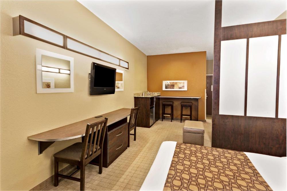 Queen Suite - Mobility Accessible/Non-Smoking interior